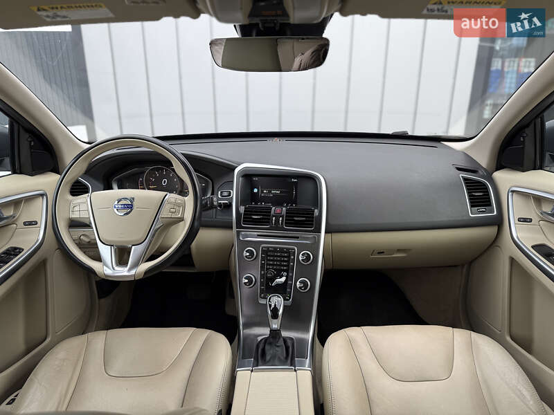 Внедорожник / Кроссовер Volvo XC60 2015 в Владимире