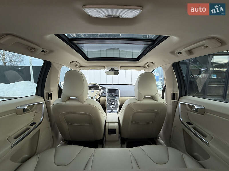 Внедорожник / Кроссовер Volvo XC60 2015 в Владимире