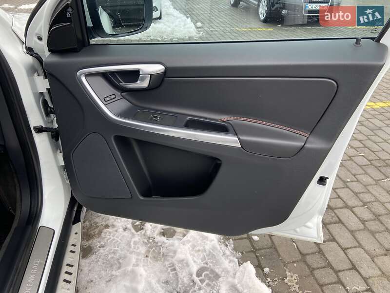 Позашляховик / Кросовер Volvo XC60 2014 в Чернівцях