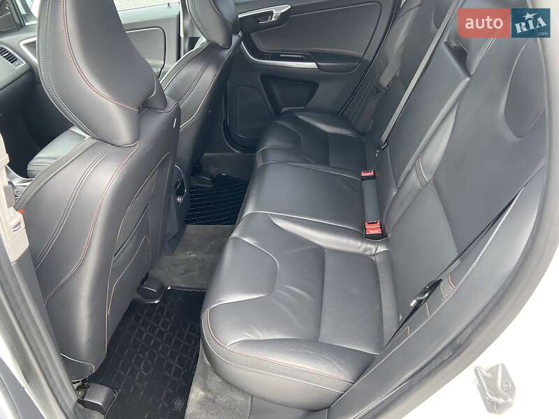 Позашляховик / Кросовер Volvo XC60 2014 в Чернівцях