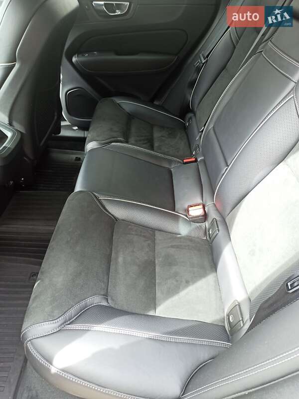 Внедорожник / Кроссовер Volvo XC60 2018 в Киеве