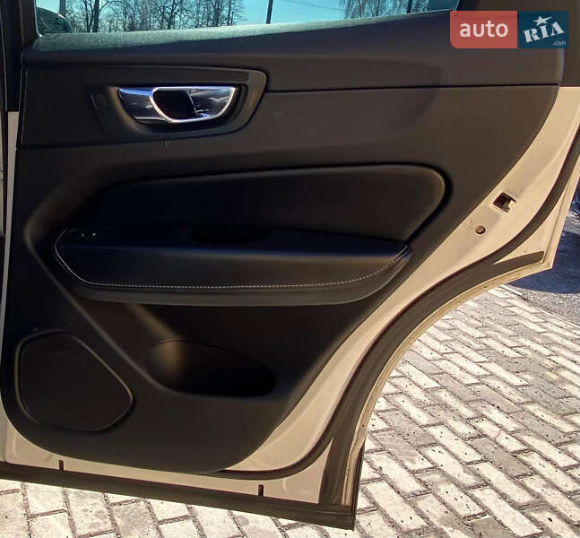 Внедорожник / Кроссовер Volvo XC60 2018 в Ровно