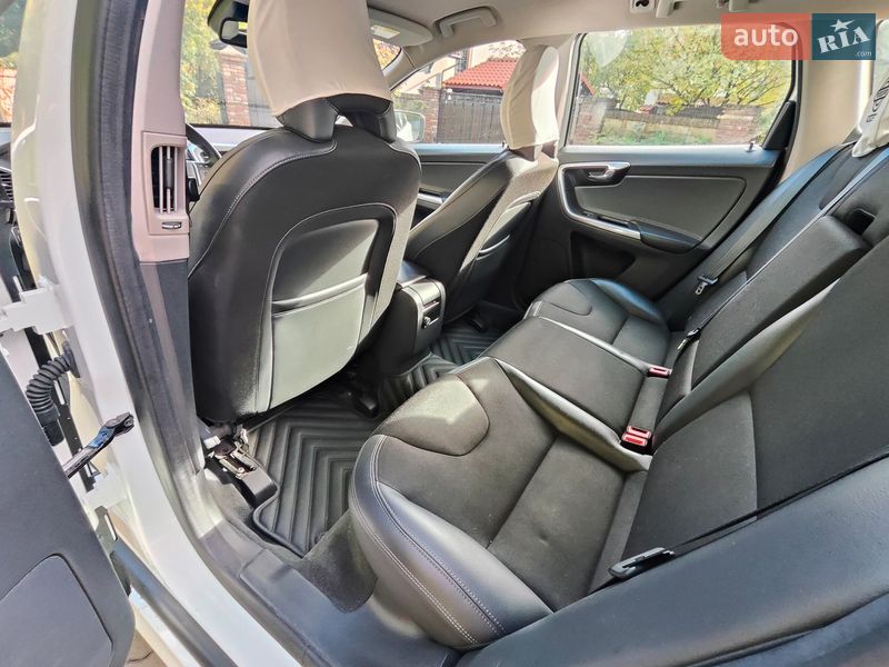 Позашляховик / Кросовер Volvo XC60 2015 в Львові