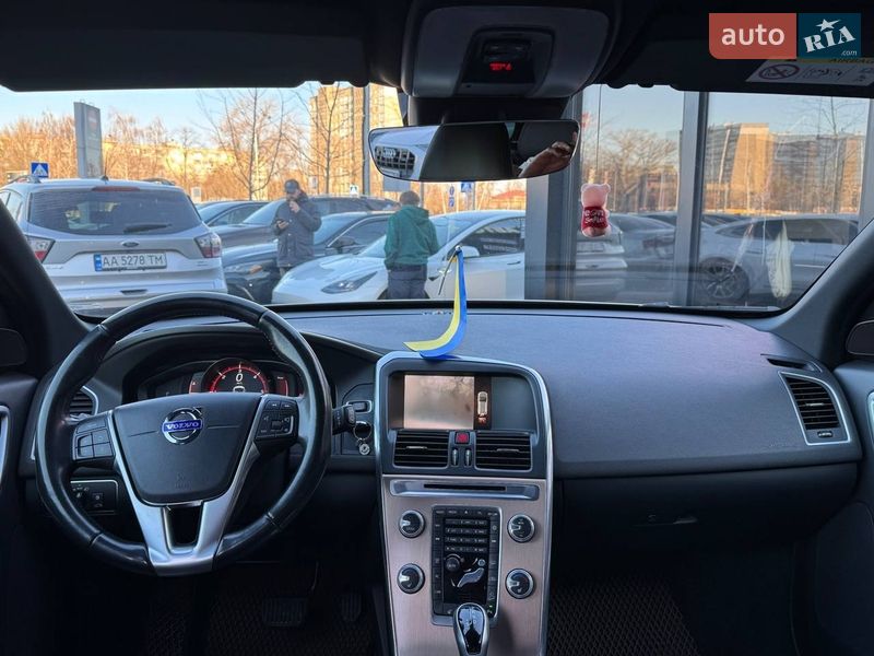 Внедорожник / Кроссовер Volvo XC60 2017 в Киеве