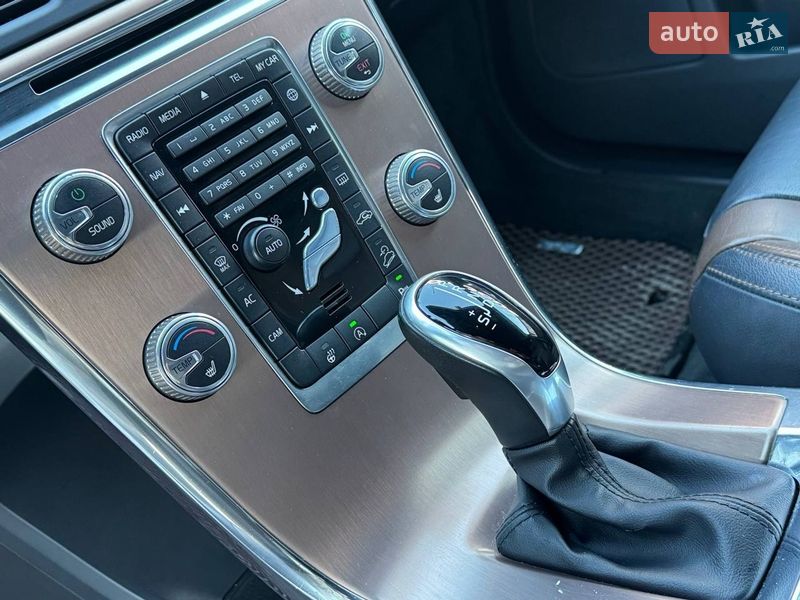 Внедорожник / Кроссовер Volvo XC60 2017 в Киеве