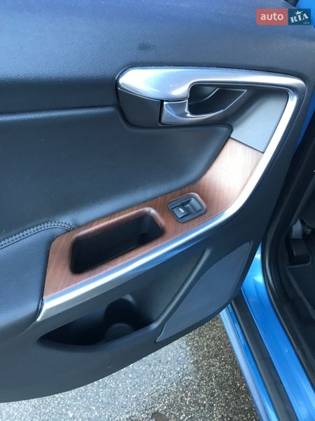 Позашляховик / Кросовер Volvo XC60 2016 в Києві