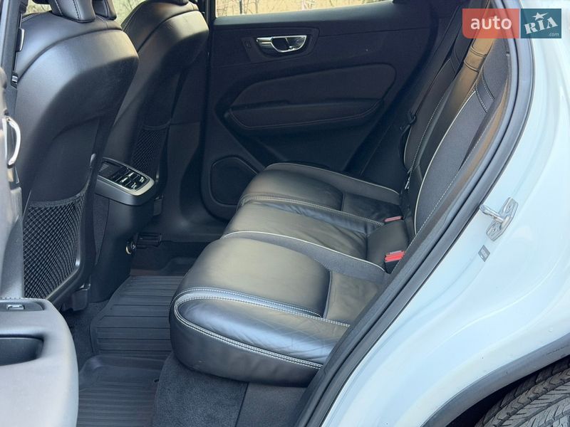 Внедорожник / Кроссовер Volvo XC60 2019 в Львове