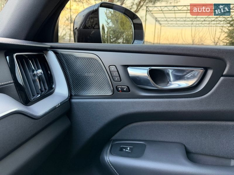 Внедорожник / Кроссовер Volvo XC60 2019 в Львове