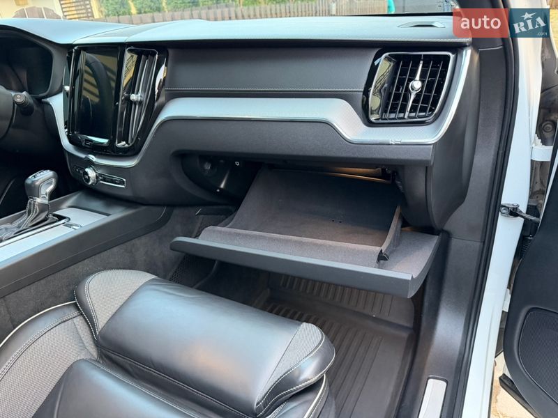 Внедорожник / Кроссовер Volvo XC60 2019 в Львове