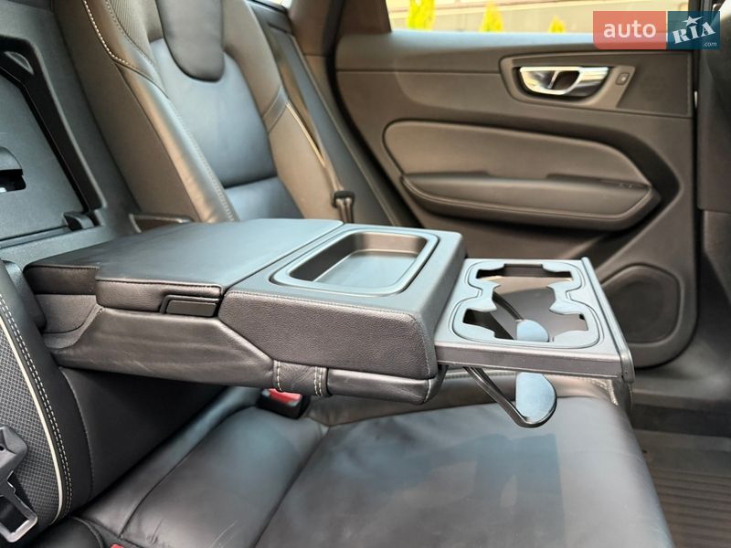 Внедорожник / Кроссовер Volvo XC60 2019 в Львове