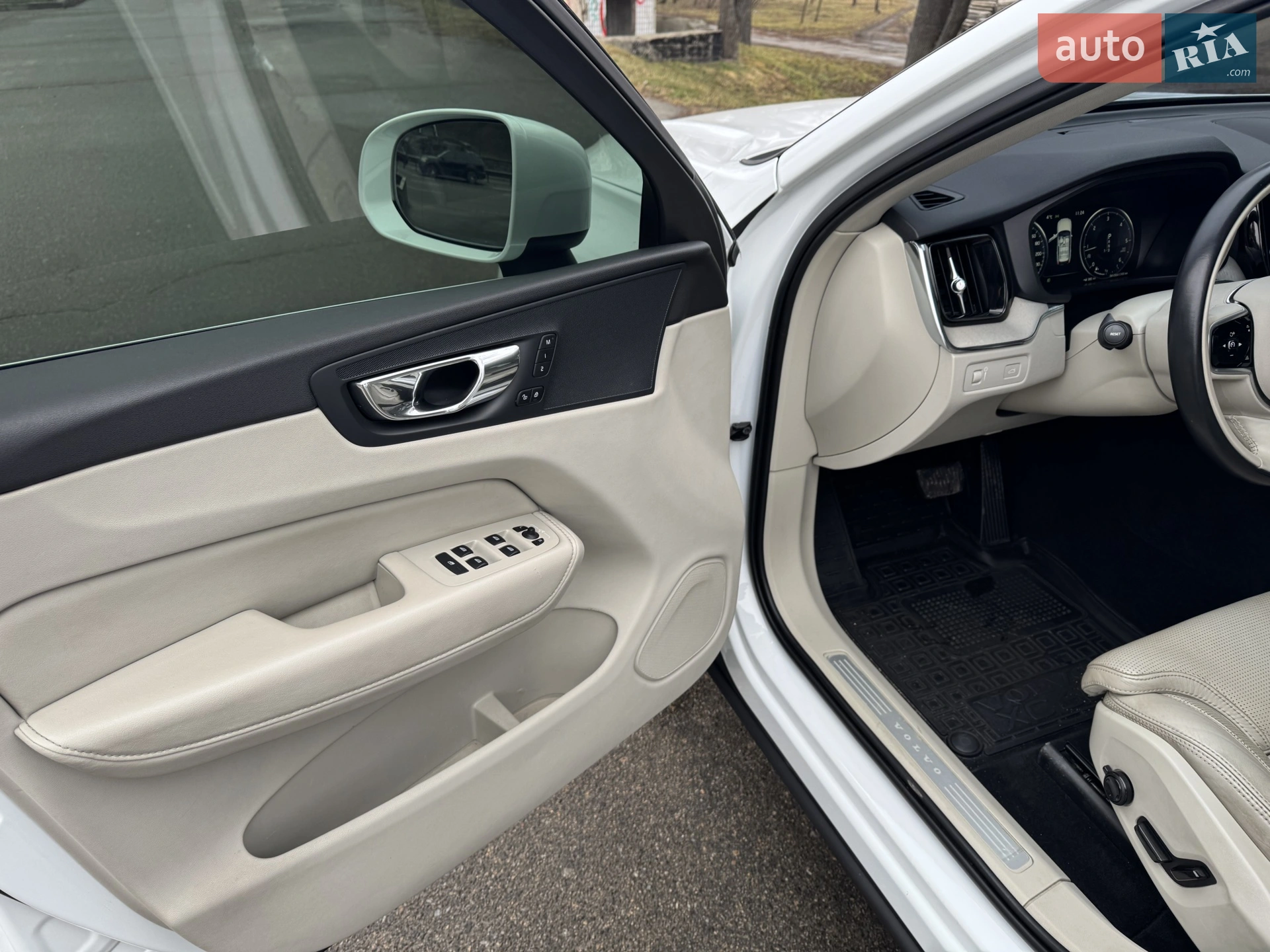 2017 Volvo XC60 - мініатюра 13