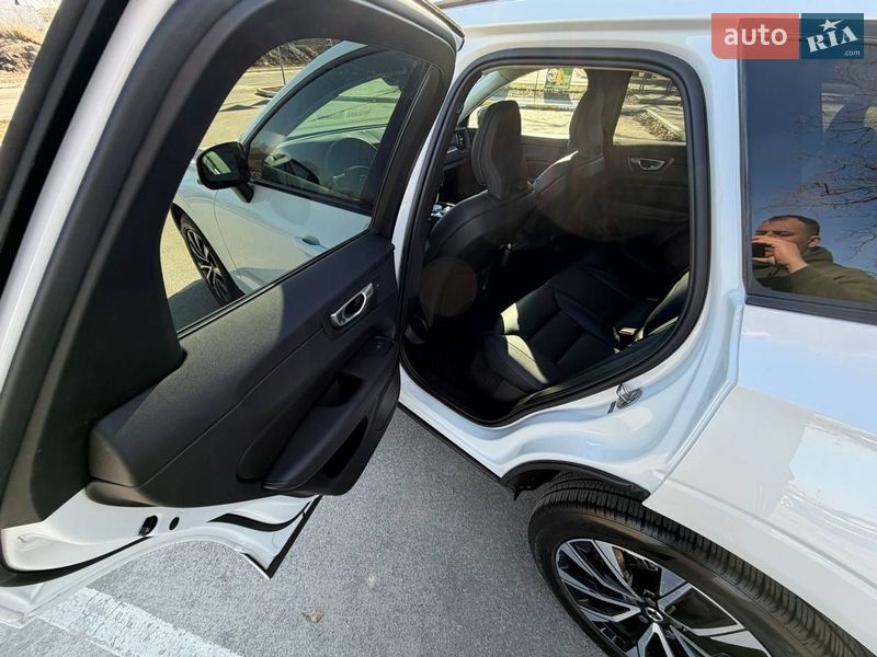 Внедорожник / Кроссовер Volvo XC60 2024 в Киеве