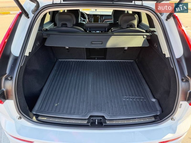 Внедорожник / Кроссовер Volvo XC60 2024 в Киеве