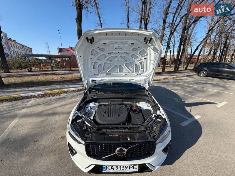 Внедорожник / Кроссовер Volvo XC60 2024 в Киеве