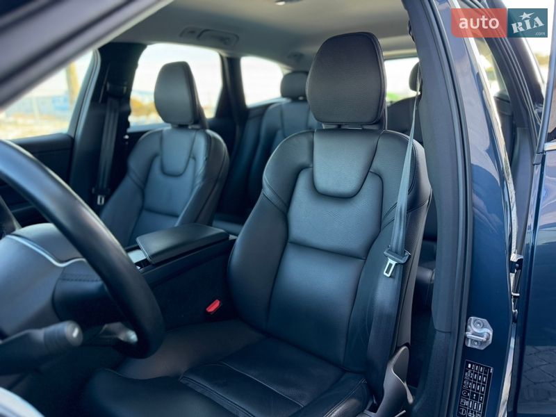 Позашляховик / Кросовер Volvo XC60 2021 в Львові