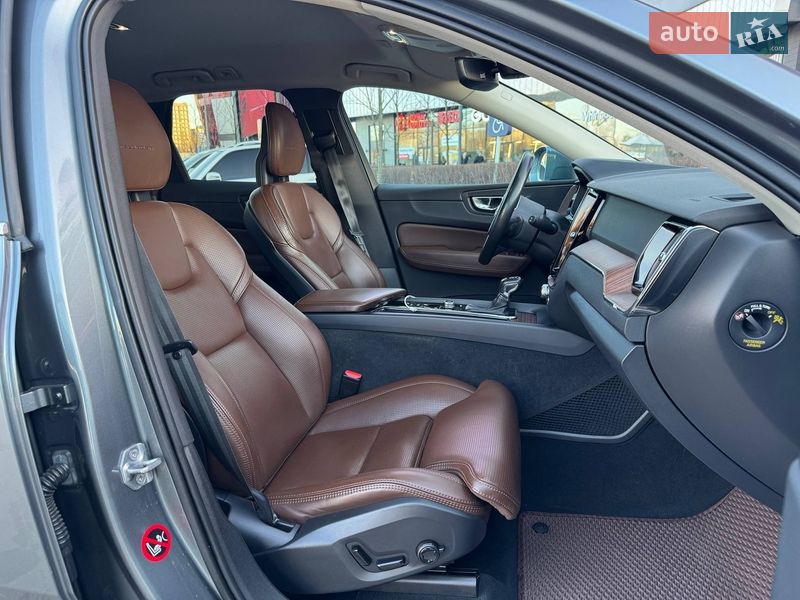 Внедорожник / Кроссовер Volvo XC60 2017 в Киеве