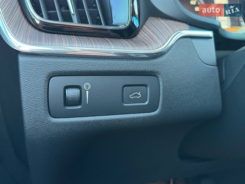 Внедорожник / Кроссовер Volvo XC60 2017 в Киеве