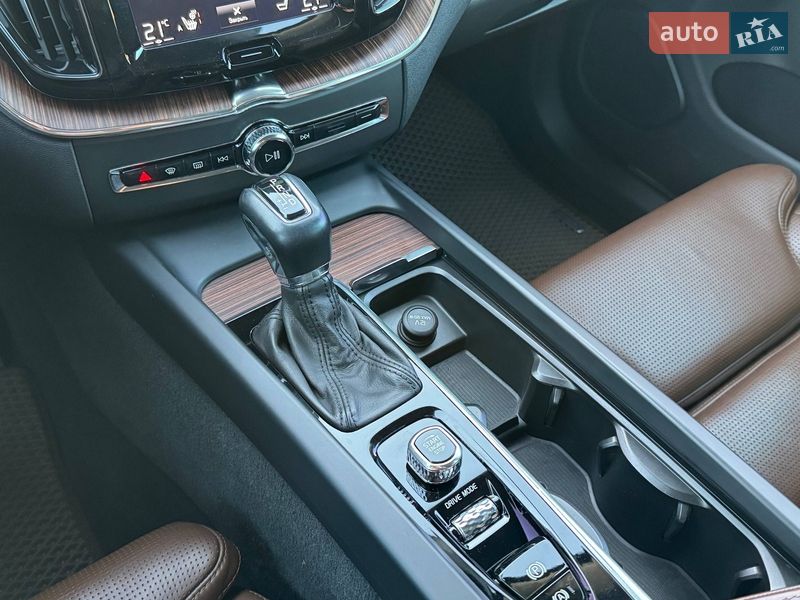 Внедорожник / Кроссовер Volvo XC60 2017 в Киеве