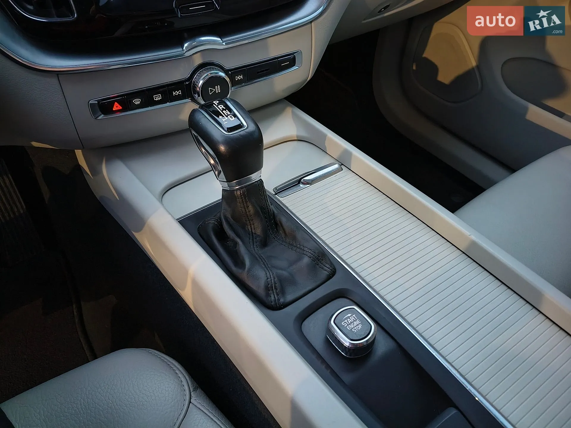 2018 Volvo XC60 - мініатюра 9
