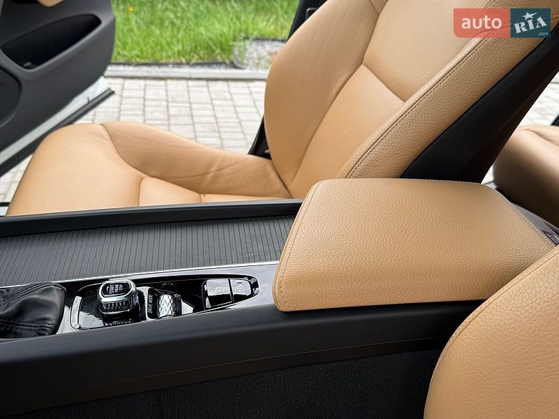 Внедорожник / Кроссовер Volvo XC60 2019 в Ровно
