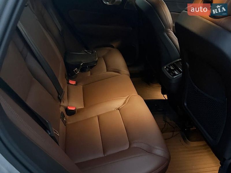 Внедорожник / Кроссовер Volvo XC60 2023 в Виннице
