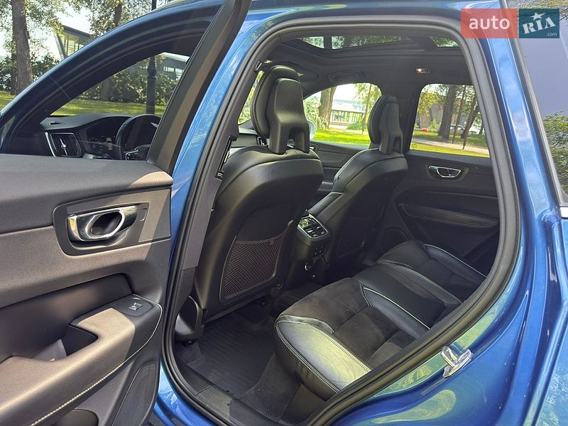 Внедорожник / Кроссовер Volvo XC60 2017 в Киеве