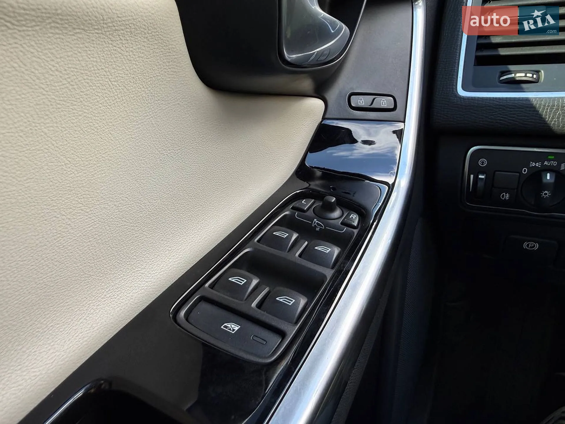 2015 Volvo XC60 - мініатюра 18