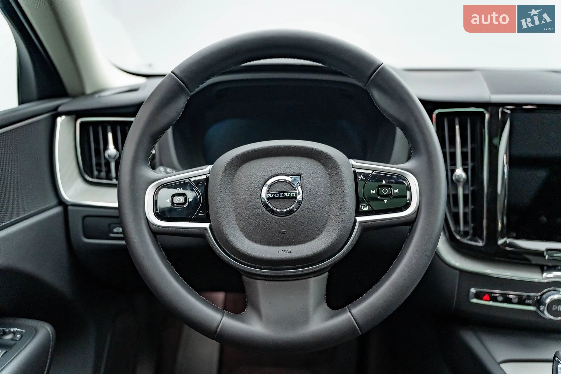 2025 Volvo XC60 - мініатюра 16