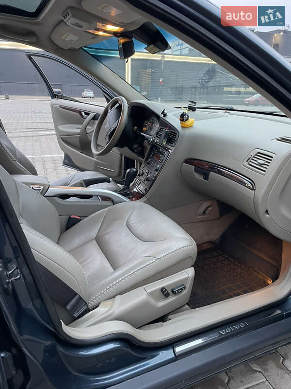 Универсал Volvo XC70 2006 в Киеве