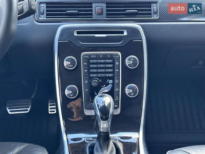 Универсал Volvo XC70 2016 в Радивилове