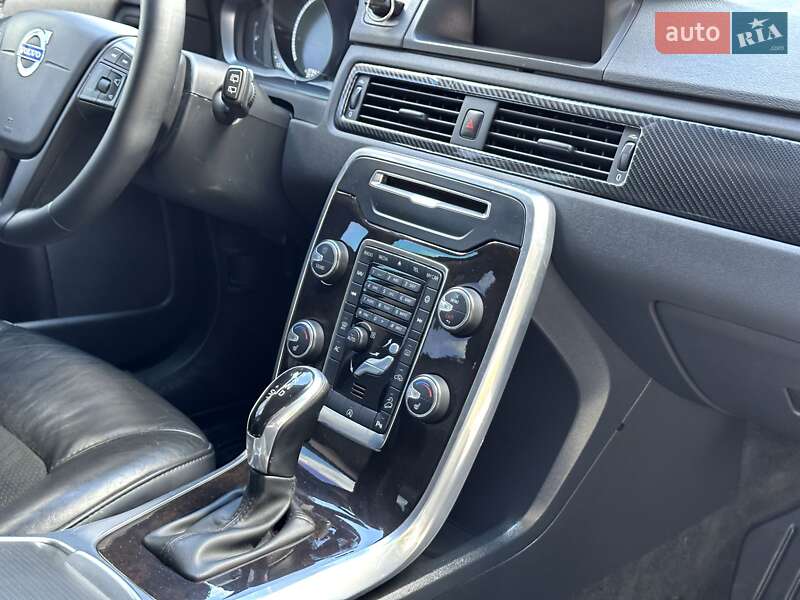 Универсал Volvo XC70 2016 в Радивилове