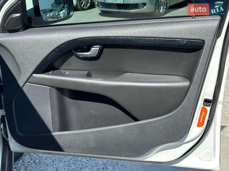 Универсал Volvo XC70 2010 в Львове