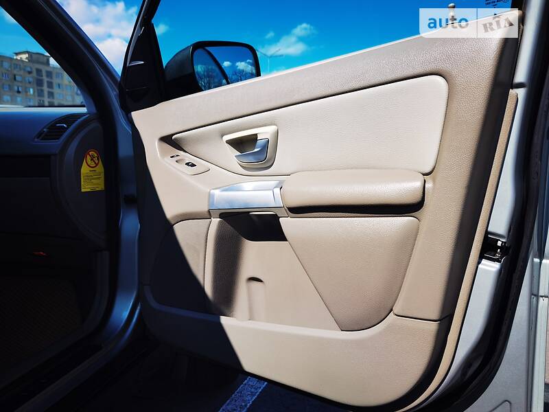 Седан Volvo XC90 2003 в Киеве