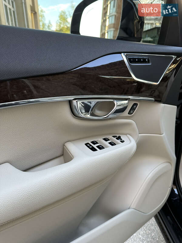 Позашляховик / Кросовер Volvo XC90 2016 в Києві фото 44 Позашляховик / Кросовер Volvo XC90 2016 в Києві