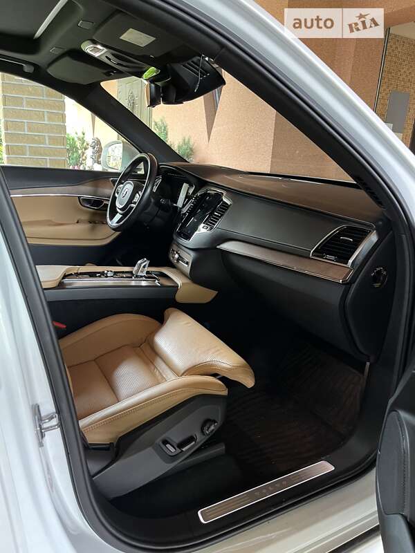 Позашляховик / Кросовер Volvo XC90 2016 в Києві