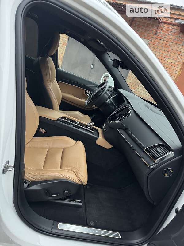 Внедорожник / Кроссовер Volvo XC90 2021 в Полтаве
