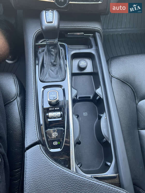 Внедорожник / Кроссовер Volvo XC90 2015 в Полтаве