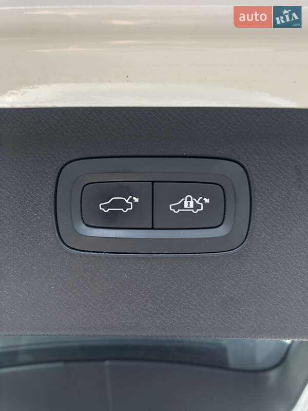 Позашляховик / Кросовер Volvo XC90 2016 в Львові