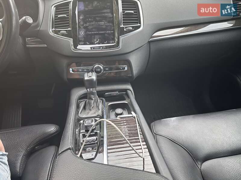 Позашляховик / Кросовер Volvo XC90 2017 в 