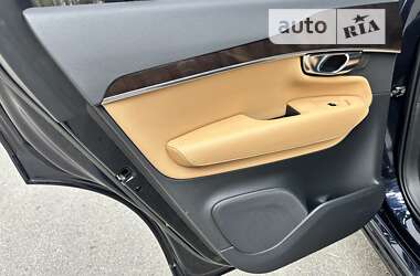 Позашляховик / Кросовер Volvo XC90 2019 в 