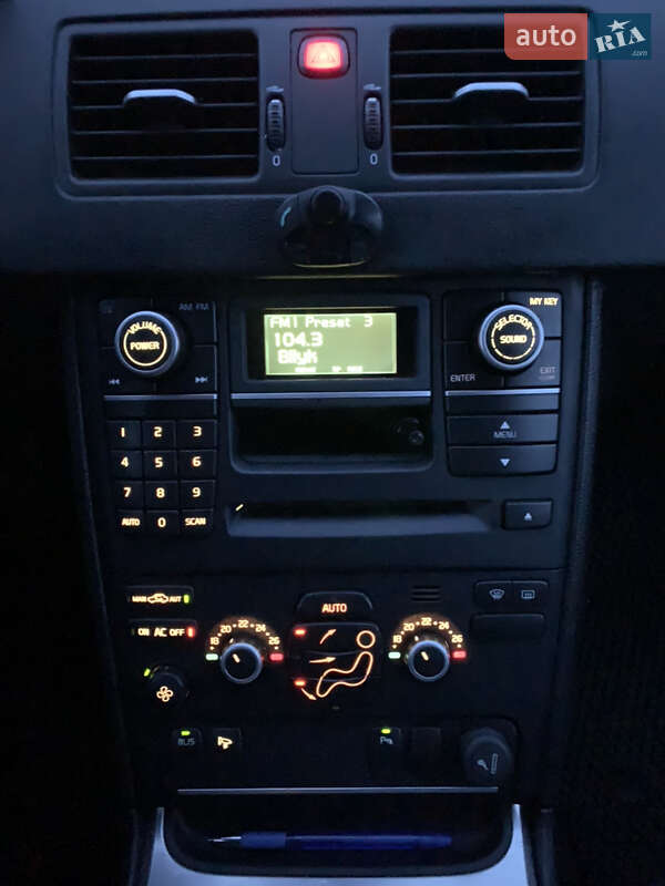 Позашляховик / Кросовер Volvo XC90 2011 в Вараші
