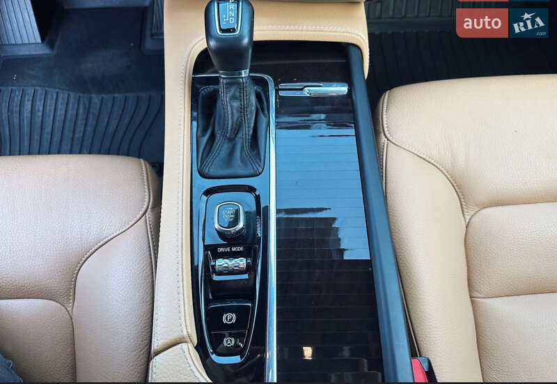 Внедорожник / Кроссовер Volvo XC90 2018 в Киеве