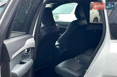 Внедорожник / Кроссовер Volvo XC90 2022 в 