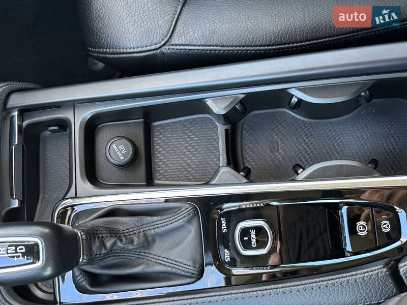 Позашляховик / Кросовер Volvo XC90 2017 в Києві