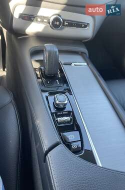 Внедорожник / Кроссовер Volvo XC90 2020 в 