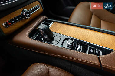 Внедорожник / Кроссовер Volvo XC90 2021 в 