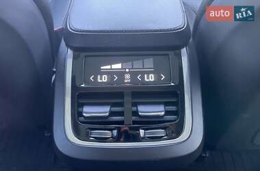 Внедорожник / Кроссовер Volvo XC90 2015 в 