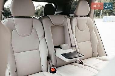 Внедорожник / Кроссовер Volvo XC90 2022 в 