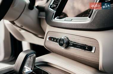 Внедорожник / Кроссовер Volvo XC90 2022 в 