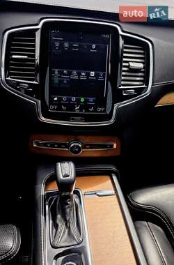 Внедорожник / Кроссовер Volvo XC90 2018 в 
